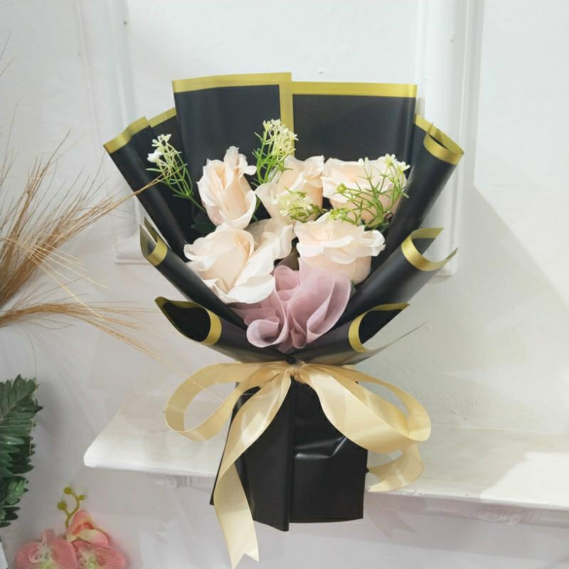Buketgarden - Bucket Bunga Artificial Mawar Wisuda Graduation Hadiah Ulang Tahun Ultah Cewek Cowok B