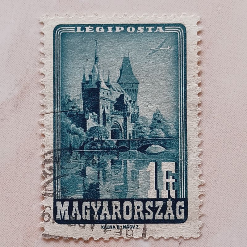 

(AA) Perangko Hongaria 1947 Places of Interest - Vajdahunyad Castle, Budapest 1 forint Used