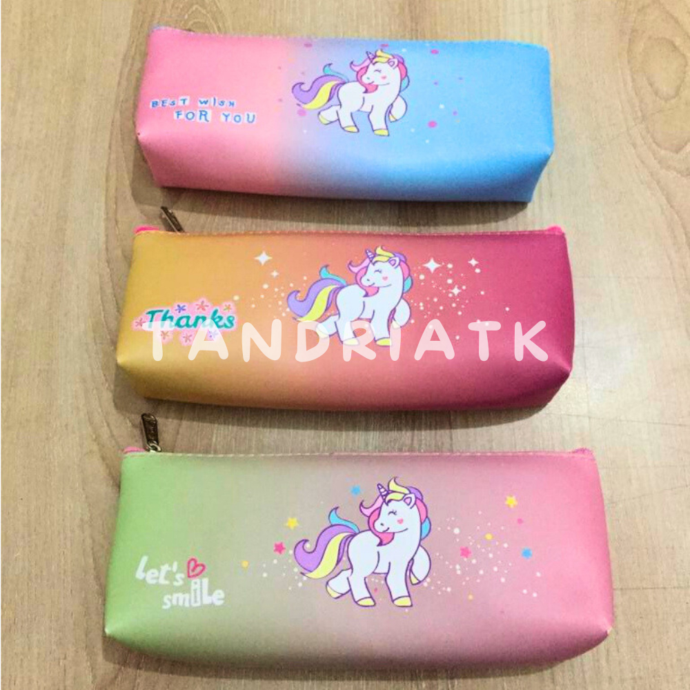 

Tempat Pensil Kain Sintetis Rainbow Manik Manik Motif Unicorn XIAO LING JING BD-838