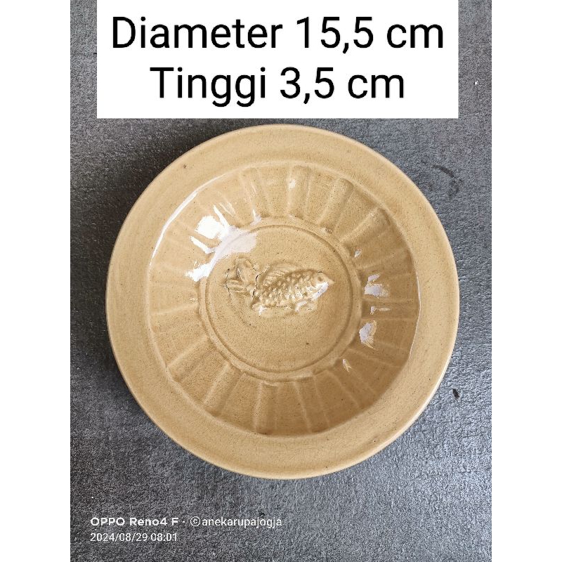 Piring keramik lukis motif ikan timbul warna coklat untuk dekorasi hiasan dinding
