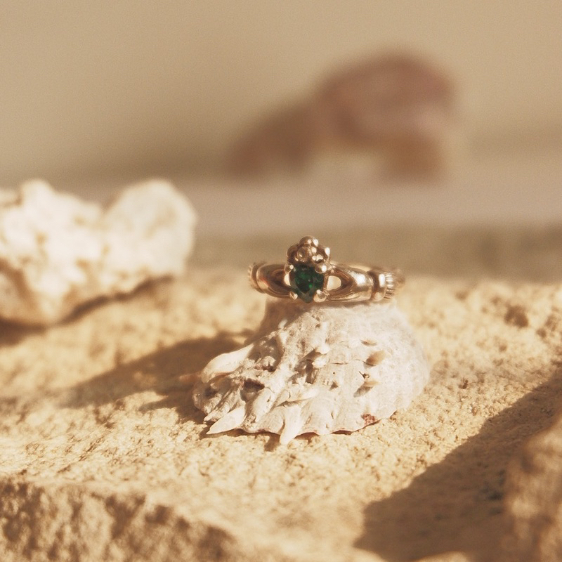 juniper heart-shaped ring in emerald green