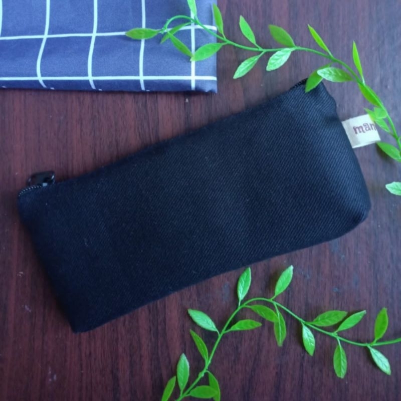 

pencilcase/tempat pensil hitam kanvas polos