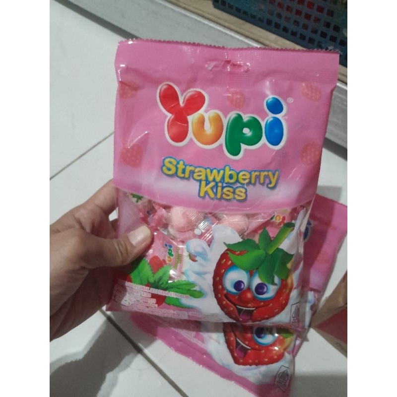 

PERMEN YUPI STRAWBERRY KEMASAN 120GR