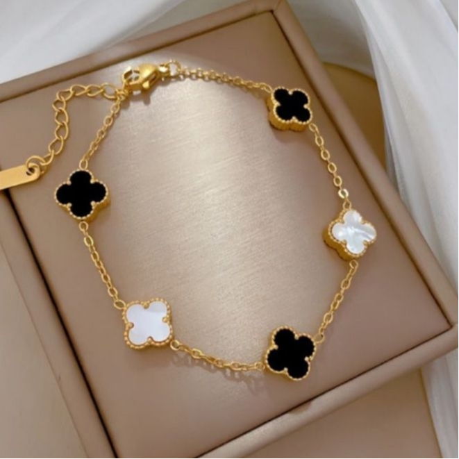 Gelang Titanium Wanita Desain Bunga Clover Hitam Putih/Gelang Titanium Anti Karat