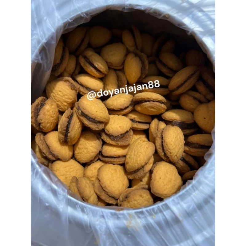 

COOKIES NANAS / KUE NASTAR BENTUK HATI 250GRAM