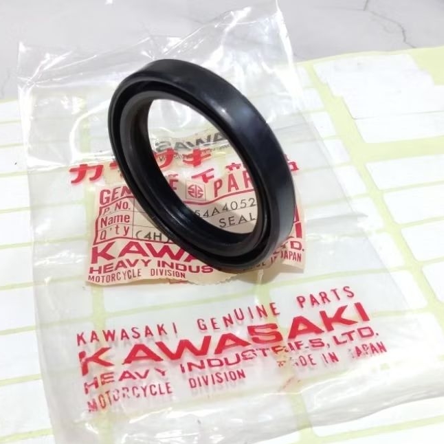 Sil Seal Tromol Belakang Rem Kawasaki KE 125 kx150  Nos Original CT12J