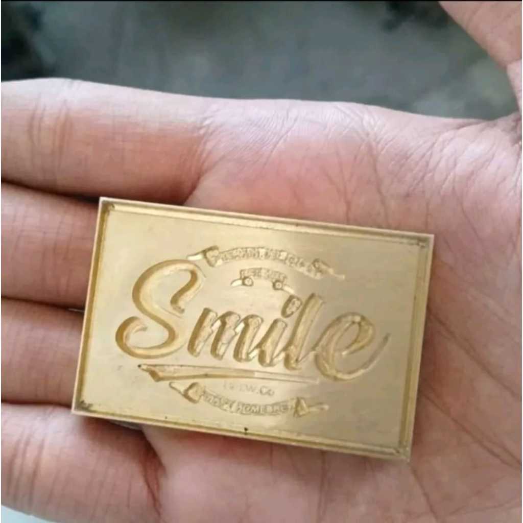 

2 Plat Kuningan Smile Fashion dan Smile