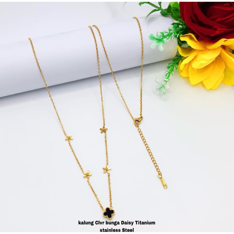 Kalung bunga daisy titanium fashion wanita