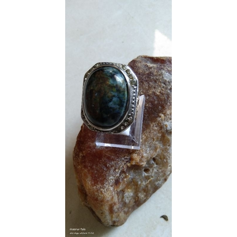 Cincin batu bacan kembang