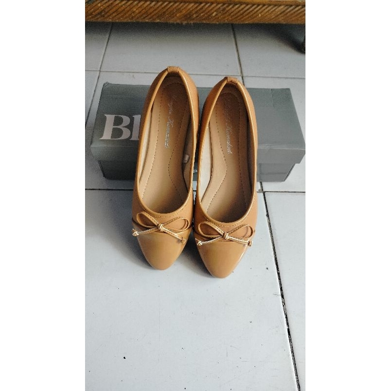 Yongki Komaladi Flat Shoes