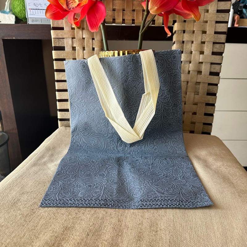 

DAPONG Goodie Bag Tas Spunbond 3D Premium Kotak Nasi 40x26x22 Hajatan Nikahan Souvenir Lebaran Emboss Tas Berkat