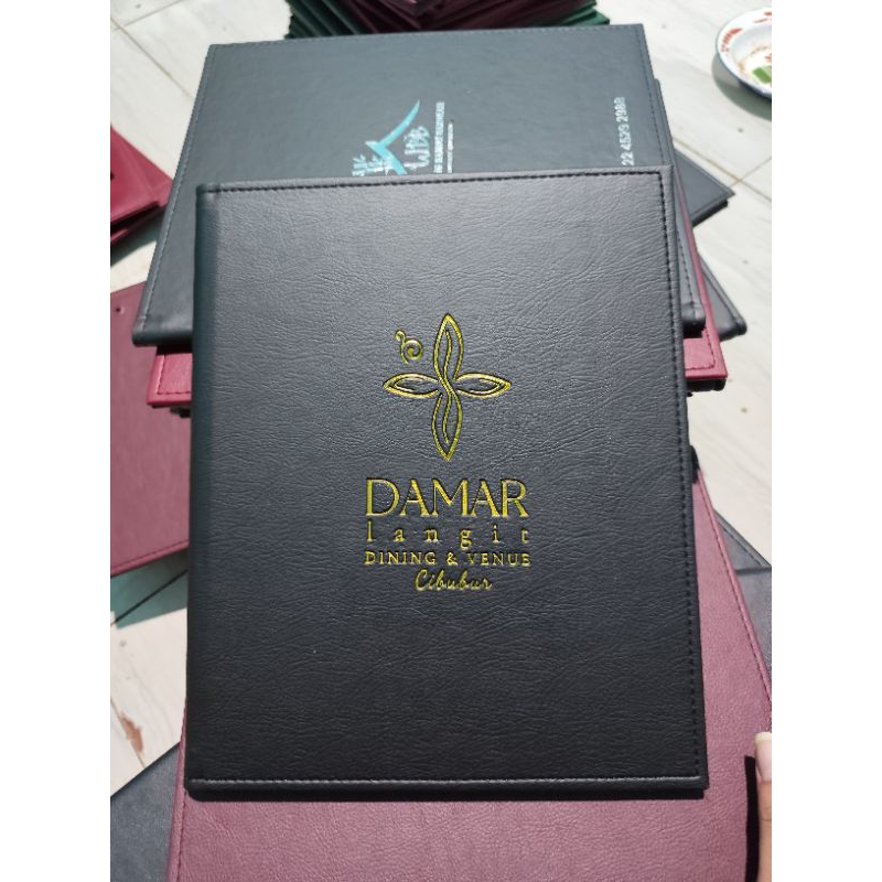 

kaper buku menu lestoran kafe hotel ukuran a4 bahan kulit logo embos bagian dalam di baut Isi plastik 10lembar