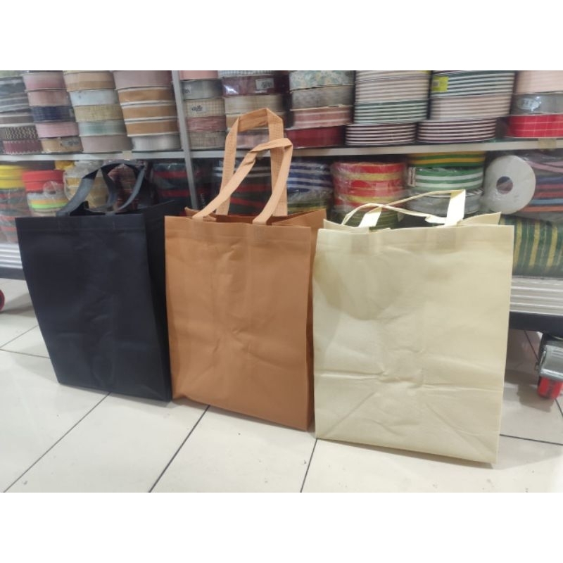 

tas kain spunbond buat MCD isi 12 pcs (27*20*35) new