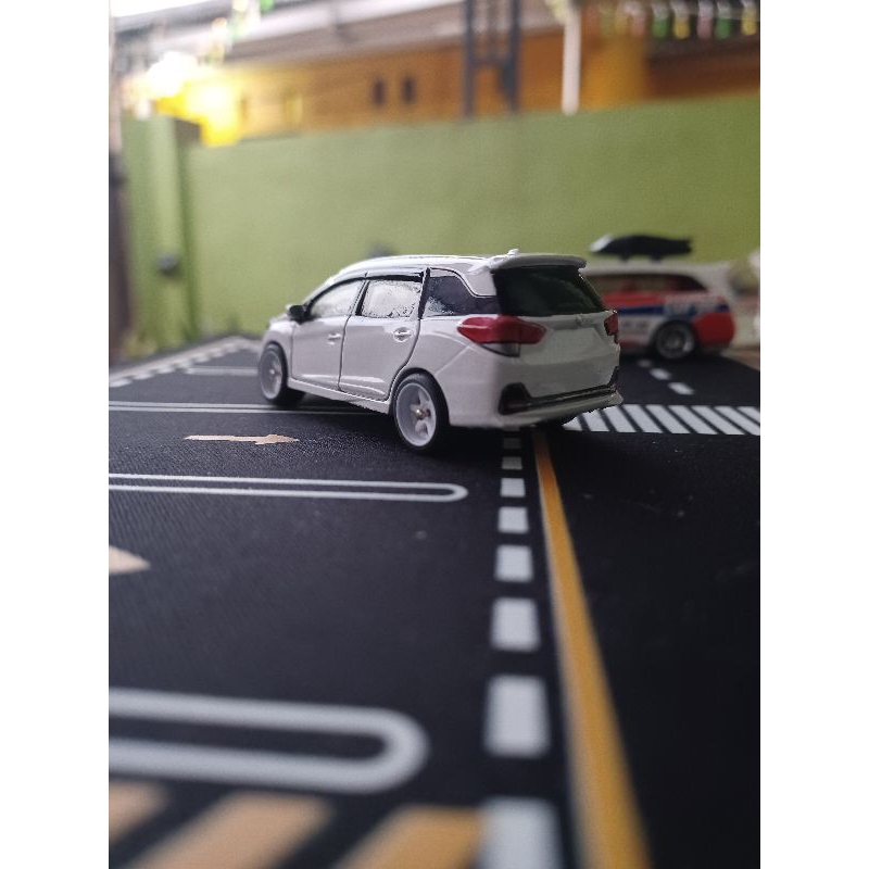 Honda Mobilio Diecast 1:64