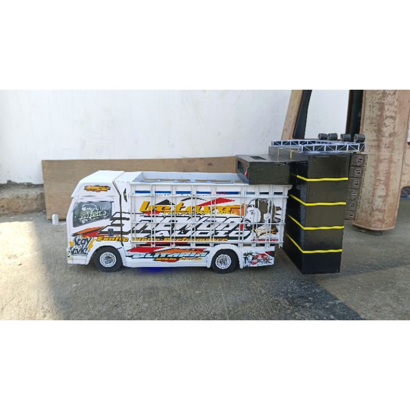 Miniatur truk Brewog versi Giga sound Gantung
