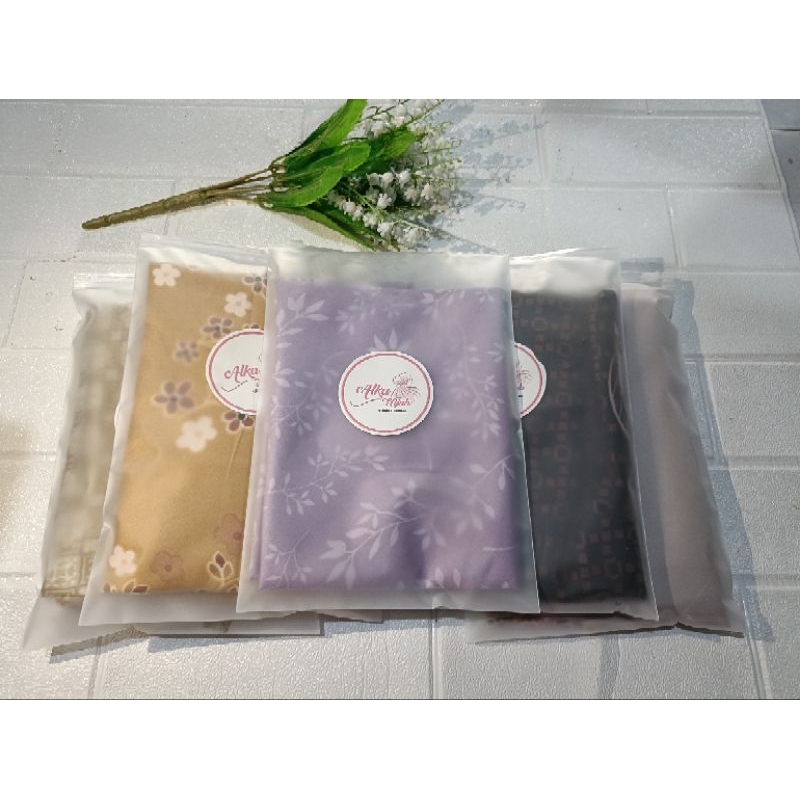 Alka - ZIPER HIJAB RESLETING SEGIEMPAT MOTIF