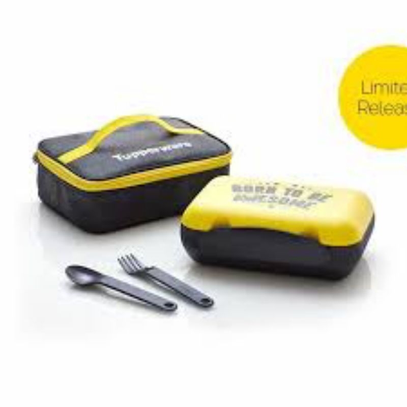 at lunch box set Tupperware