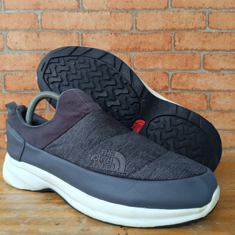 Sepatu TNF Slip On Size 40 Fit 41