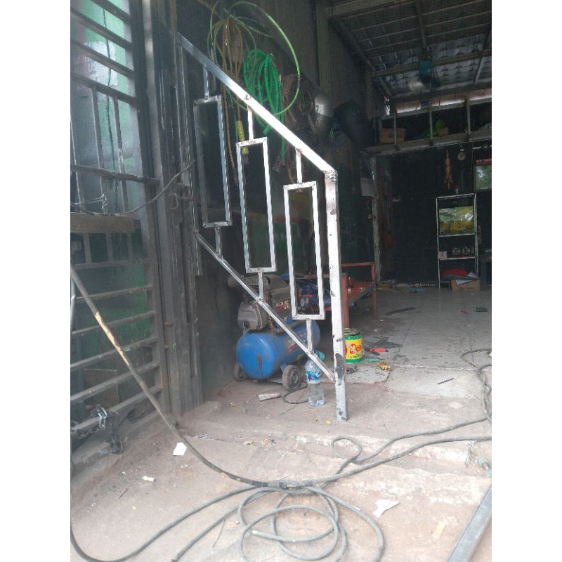 pemasangan reling tangga motip miinimalis holo 2x2 dan holo 4x4
