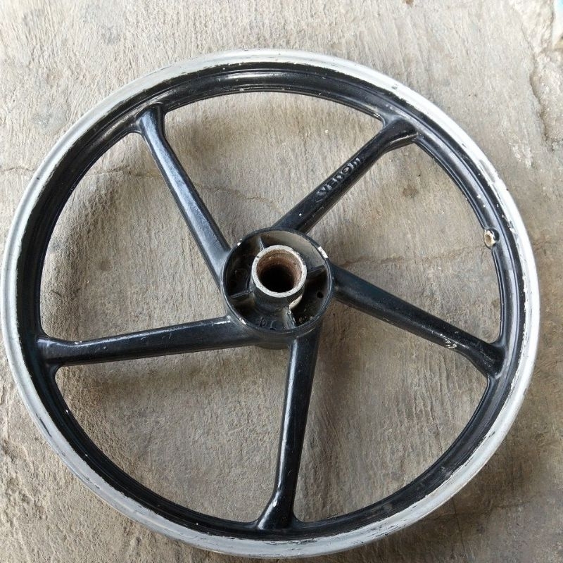 velg depan Supra x 125 karisma  bekas lokalan bagian depan