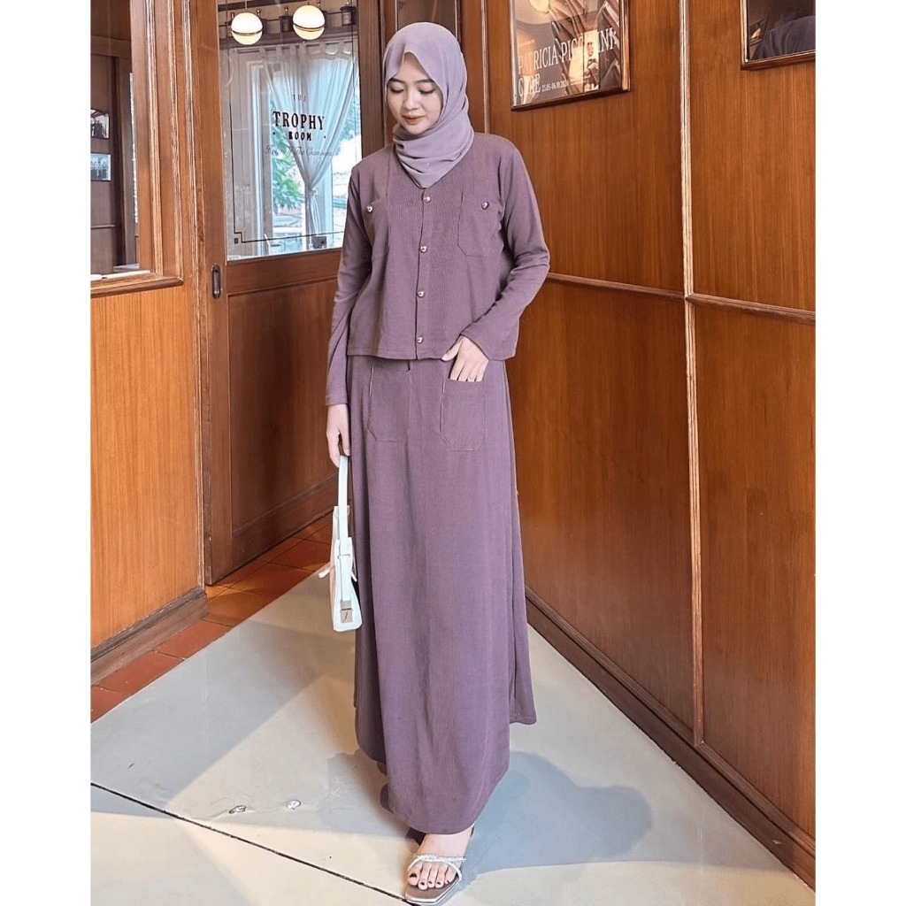 BELLANIA SET One Set Wanita Bahan Knit Premium Setelan Atasan Sweater Rajut Aplikasi Kancing Gold Da