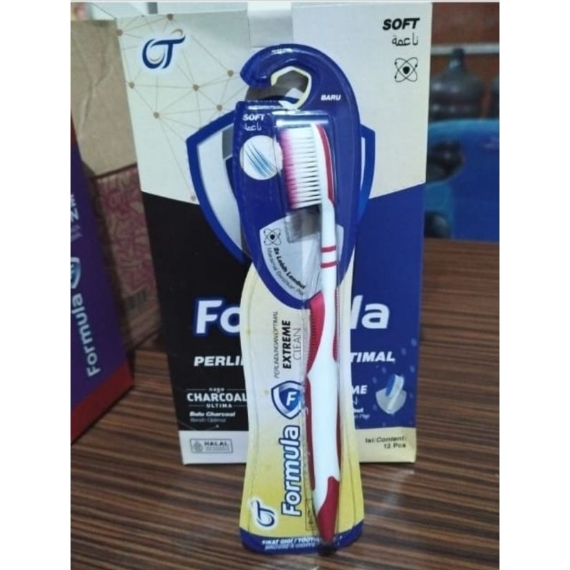 Formula Sikat Gigi Extreme Clean Soft dengan bulu halus