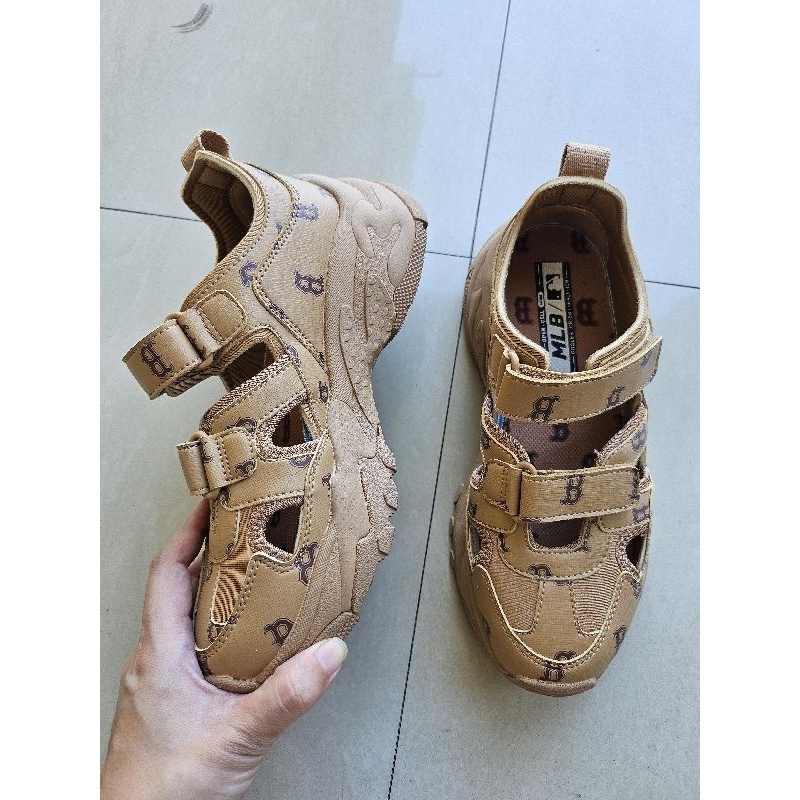 PRELOVED LIKE NEW MLB CHUNKY SHOES