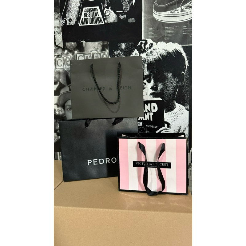 

Paperbag PEDRO CHARLES&KEITH VICTORIA’S SECRET