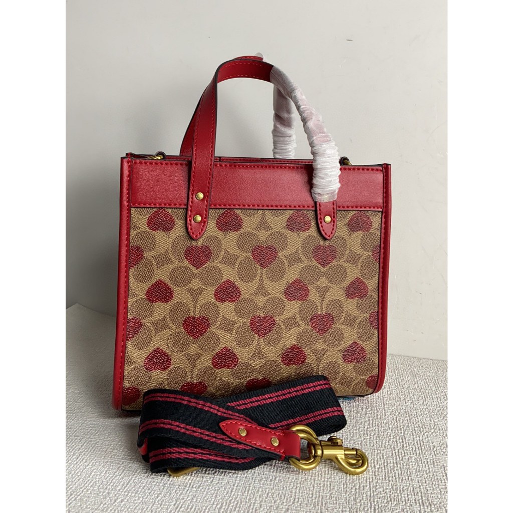 Coach Field 22 Women Heart Limited Tote Bag/ Tas Tote Terbatas Hati Wanita Coach Field 22