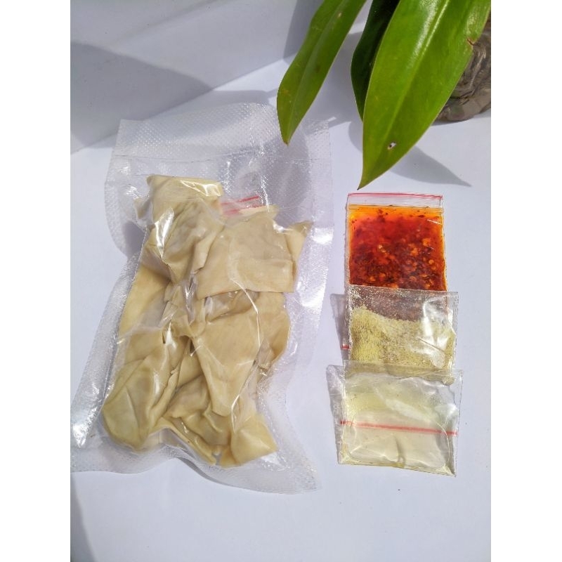 

Pangsit Ayam Kuah Chillioil ( isi 8 pcs )