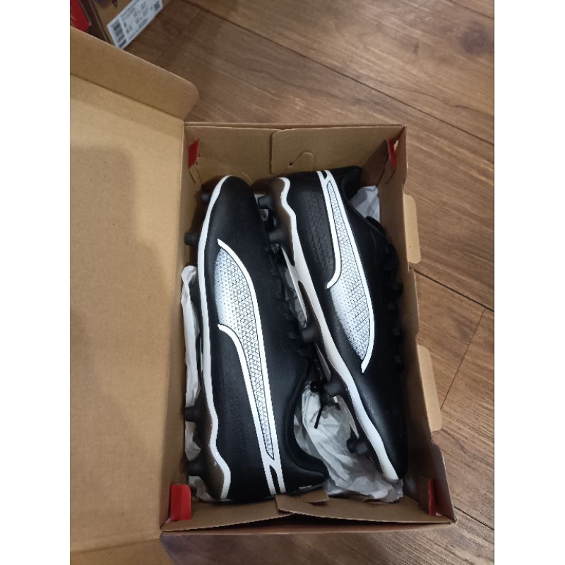 Sepatu Bola Puma King