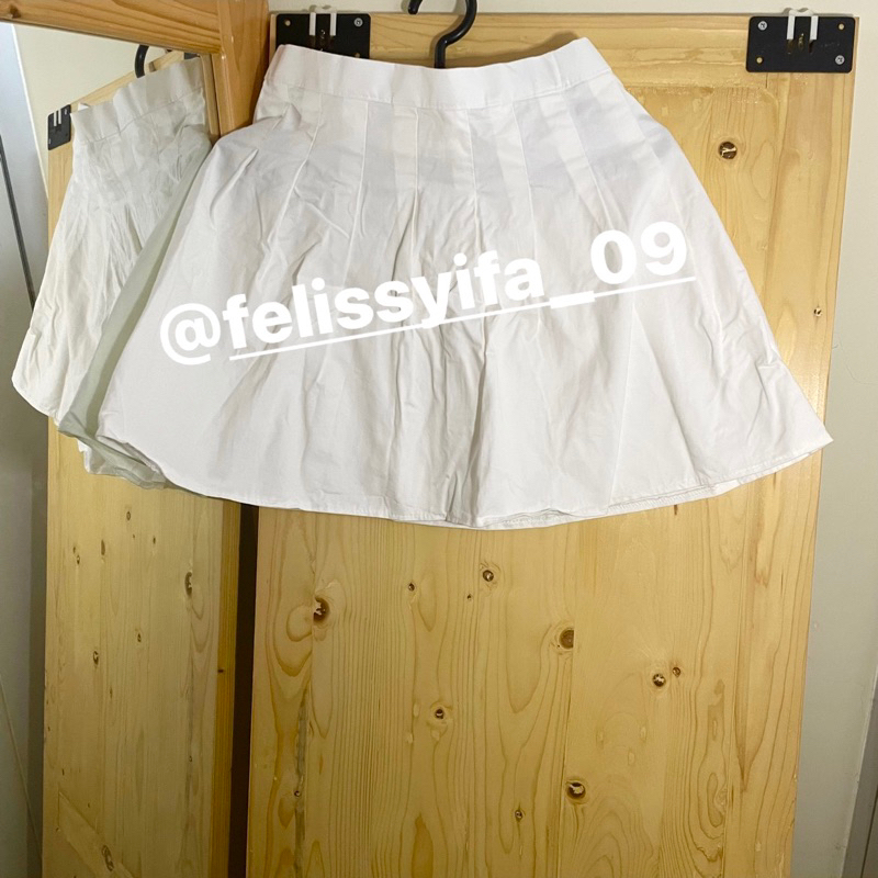 PRELOVED ROK TENNIS SKIRT WHITE THRIFT