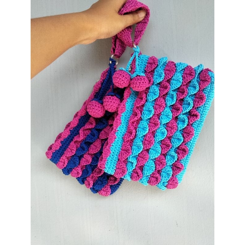 DOMPET RAJUT HP // DOMPET RAJUT CROCODILE // DOMPET RAJUT WANITA MAGENTA KOMBINASI BIRU