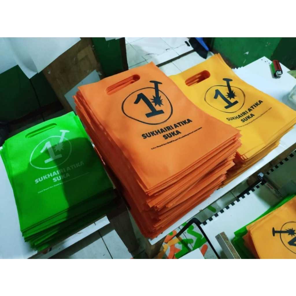 

Tas Spunbond Sablon OVAL 25x35 / Goodiebag Oval 25x35 Tas Souvenir Promosi