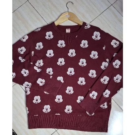 UNIQLO CREWNECK DISNEY FULL PRINT MAROON PRELOVE LIKE NEW