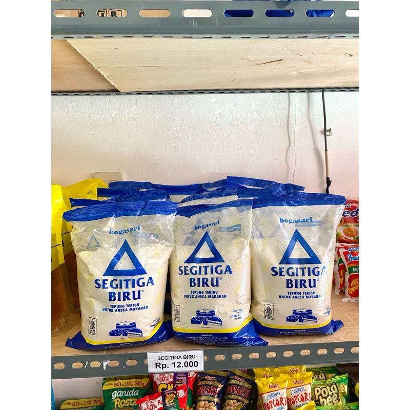 

TEPUNG TERIGU SEGITIGA BIRU 1 KG