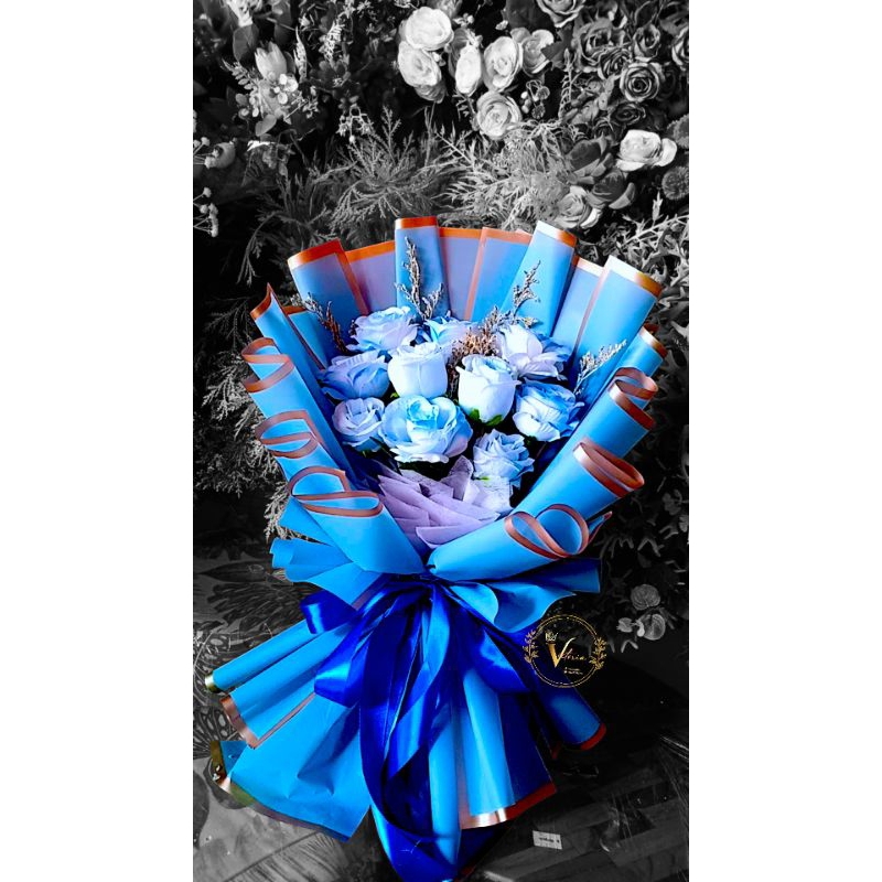 

Bucket bunga mawar biru , Kado , gift kertas cellophane