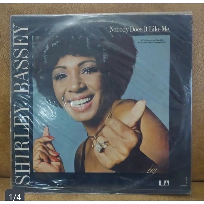 Vinyl Piringan Hitam Shirley Bassey - Nobody Does It Like Me