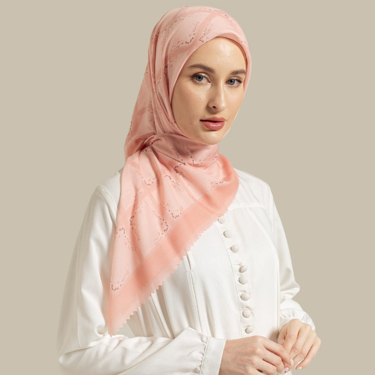 Wulang Narawangsa Hijab Segi Empat Square Flower Soft Pink | Kerudung Segi Empat | Hijab Motif Segi 