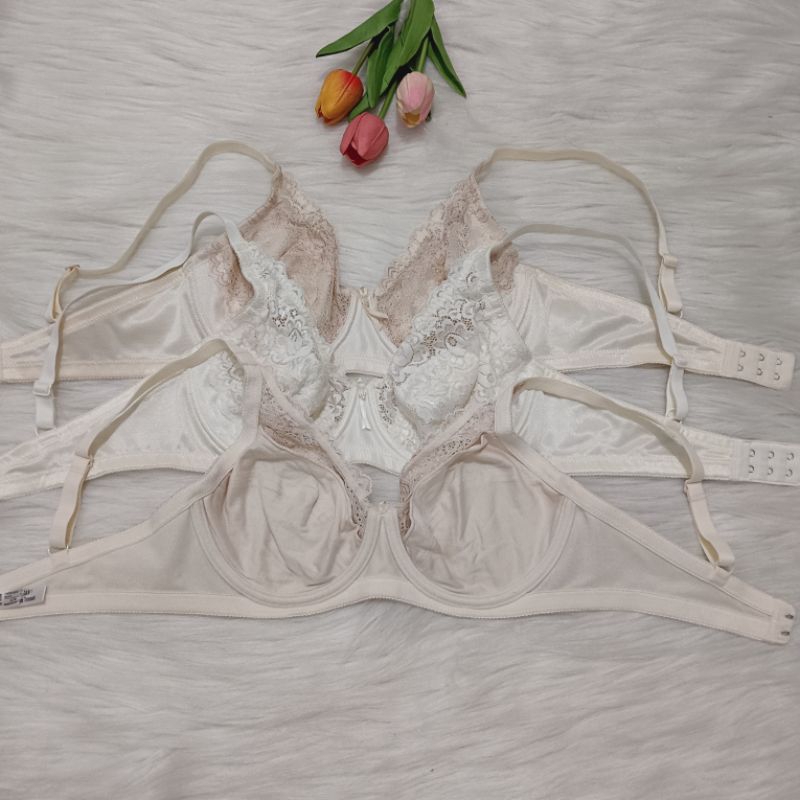 Wacoal Bra Berkawat tanpa busa full cup