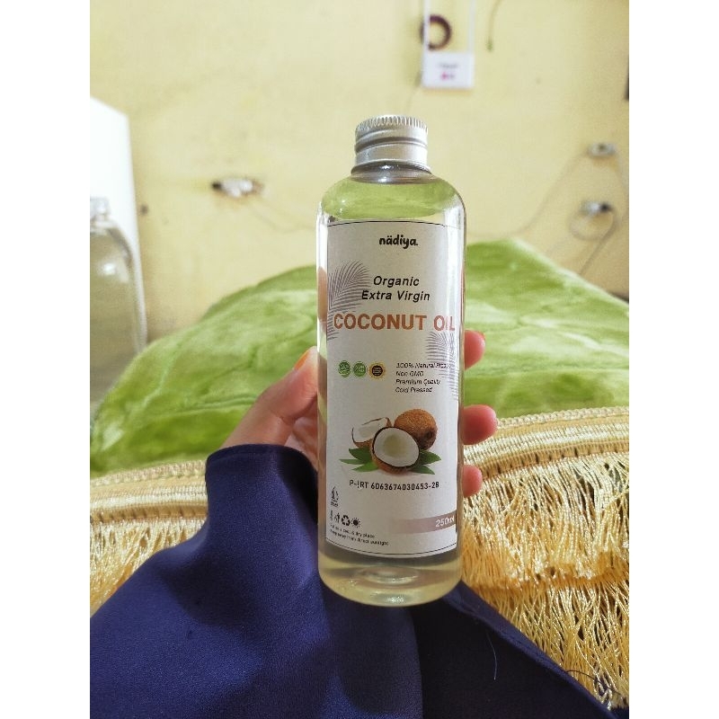 

(250 ml) minyak vco / vco oil nadiya / virgin coconut oil