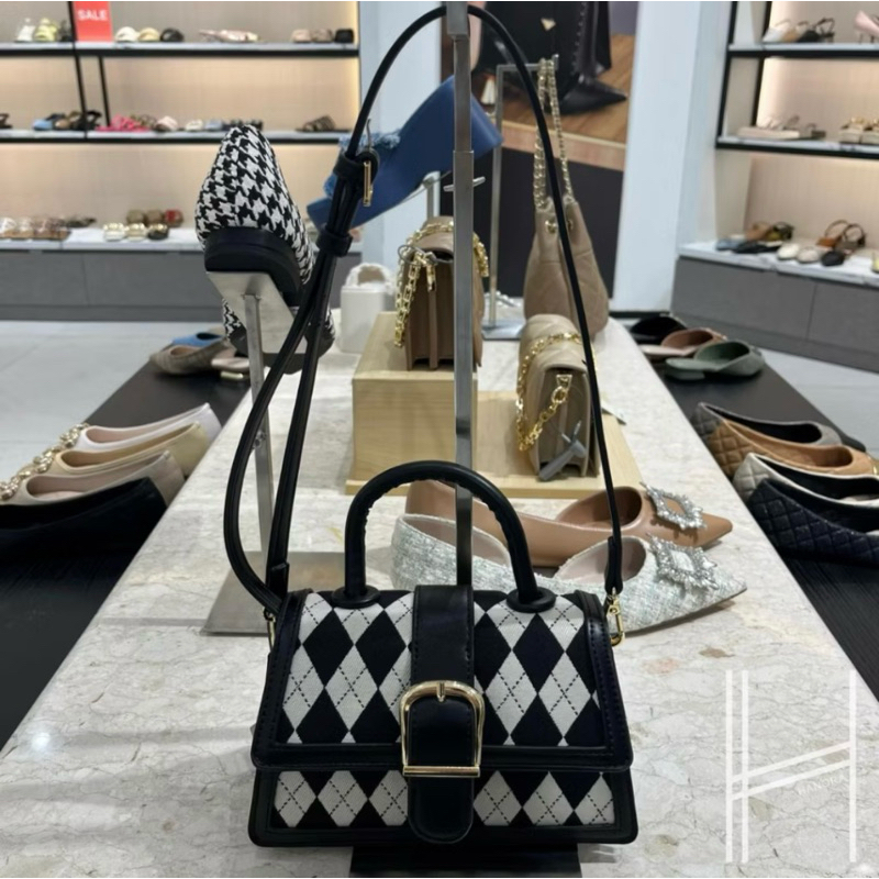 sling bag URBAN N CO NEW