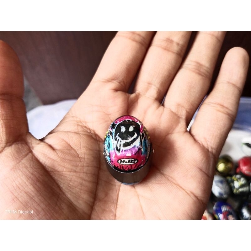 Miniatur helm fabio quartararo spesial lemans prancis 2024 skala 1:12