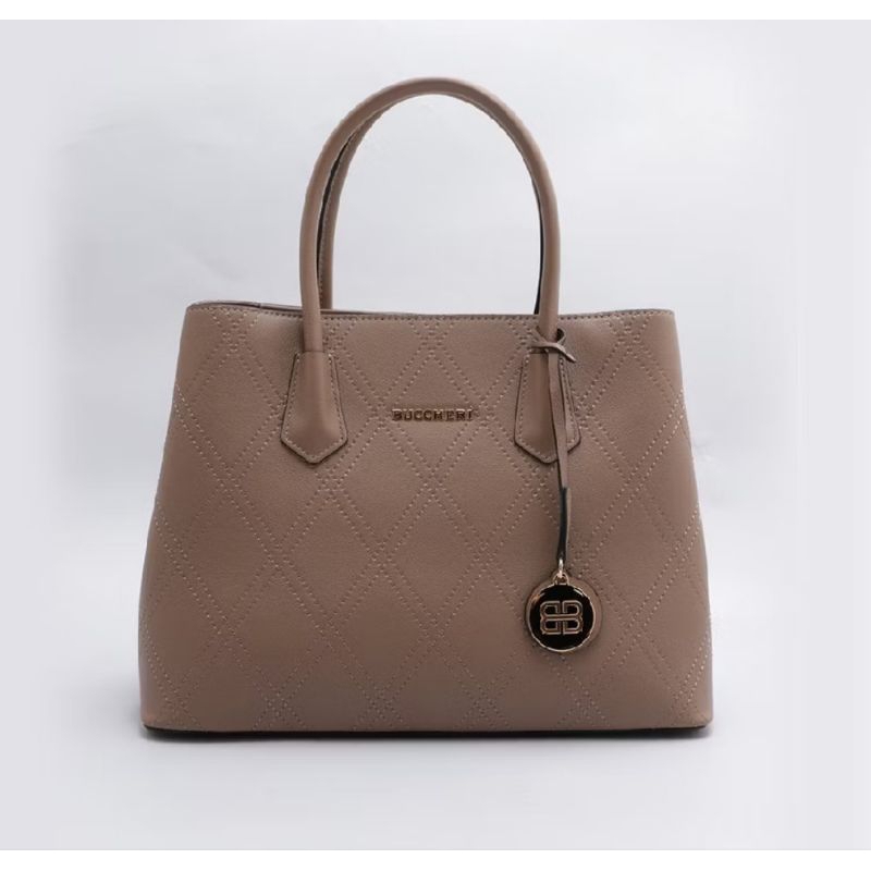Buccheri Augustina tas wanita