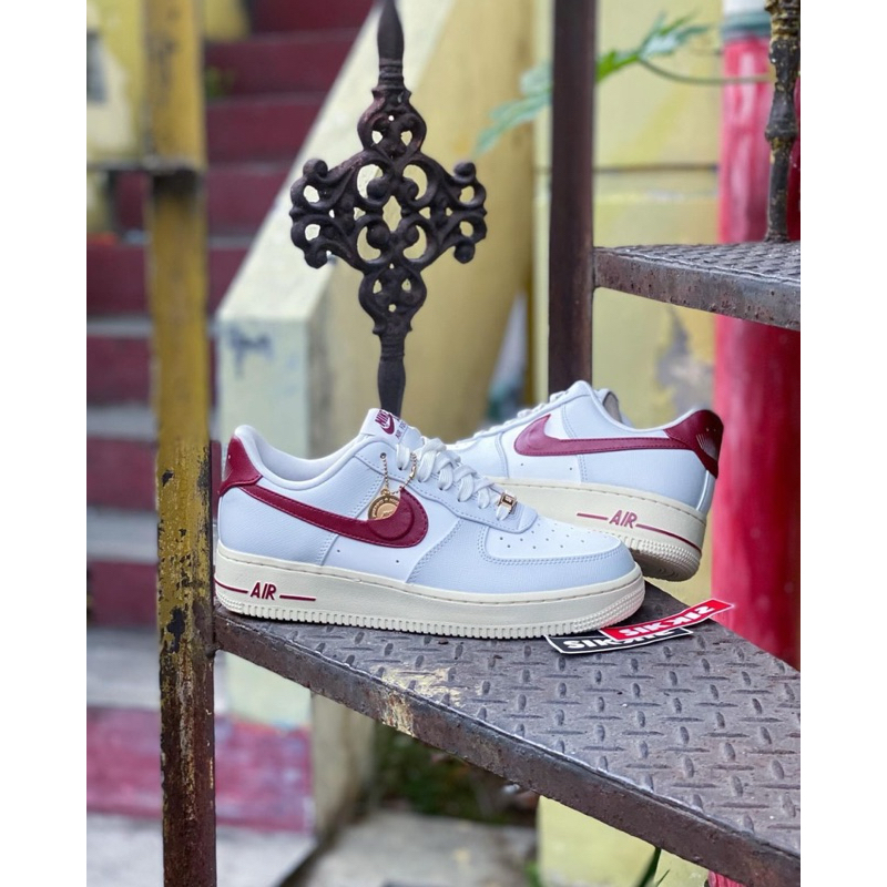 NIKE AIR FORCE 1 ‘07 SE JUST DO IT PHOTON DUST RED