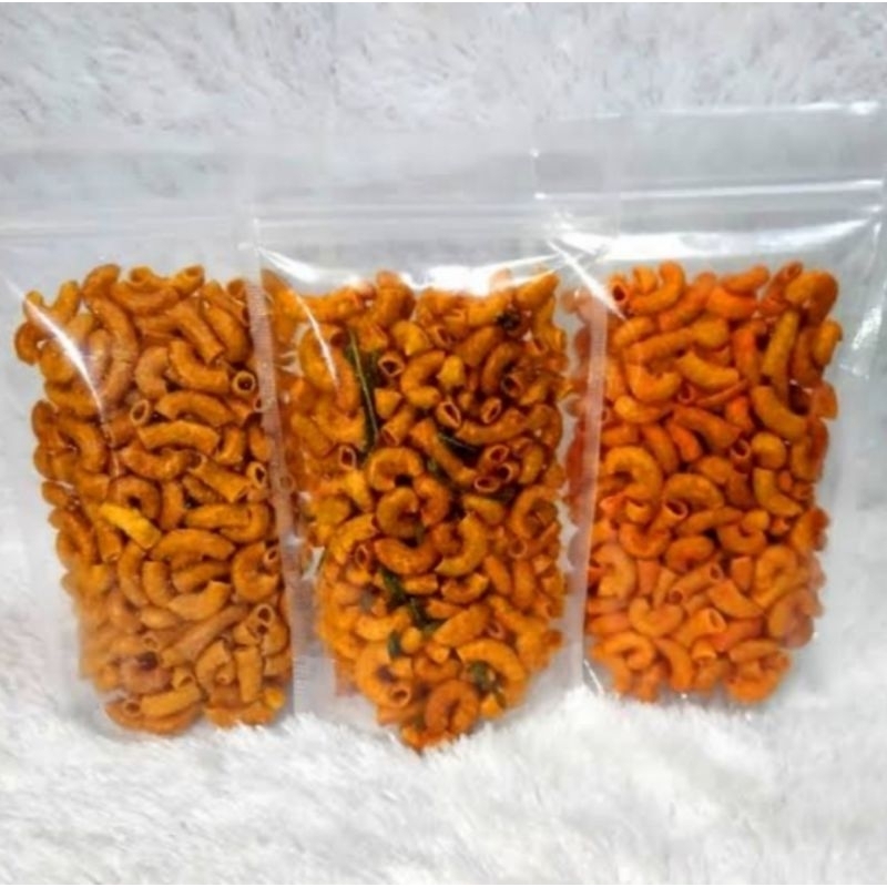 

makaroni pedas original dan daun bawang gurih renyah kriuk 500 gram