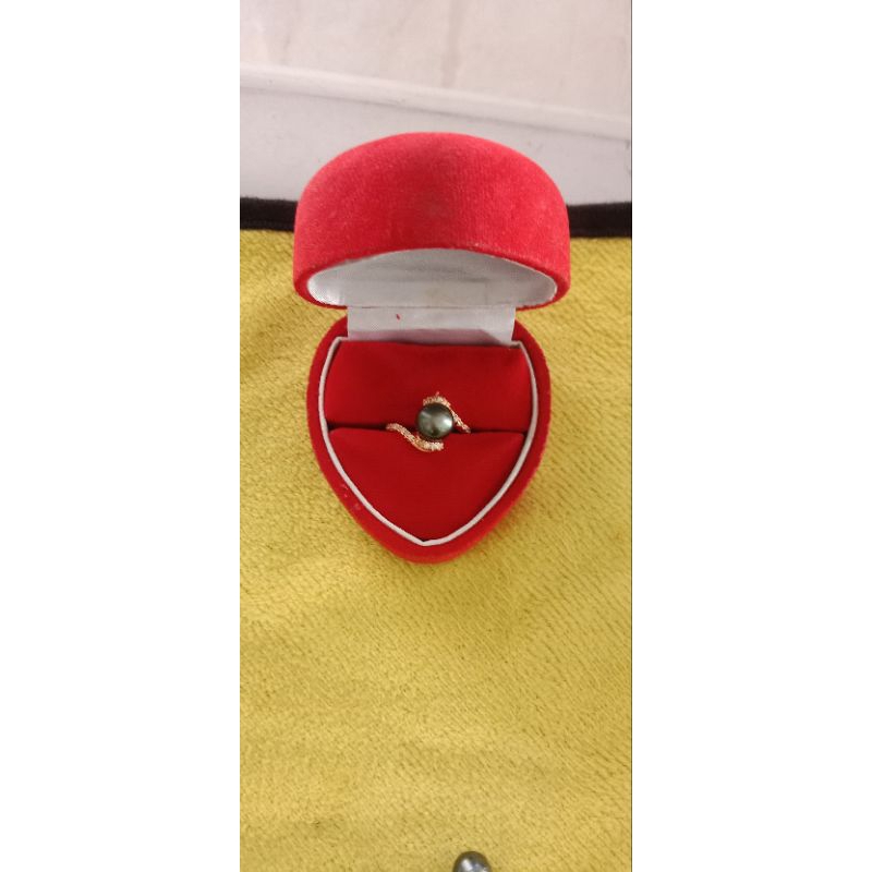 cincin mutiara laut hitam