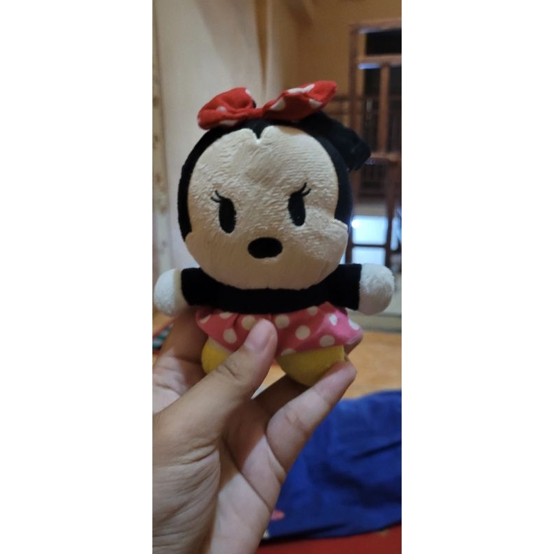 Boneka kecil Minnie Mouse