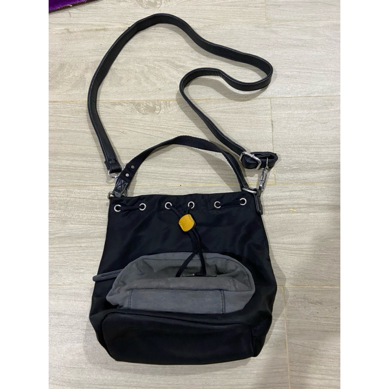 Tas Preloved Thrift Sling Nilon Serut Mandarina Duck Minus Nett