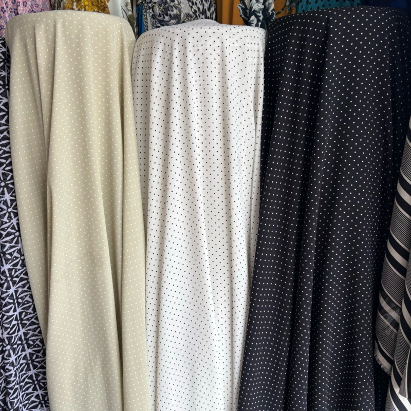 kain Zara crepe motif polkadot // kain bahan motif polkadot // kain motif // ilh
